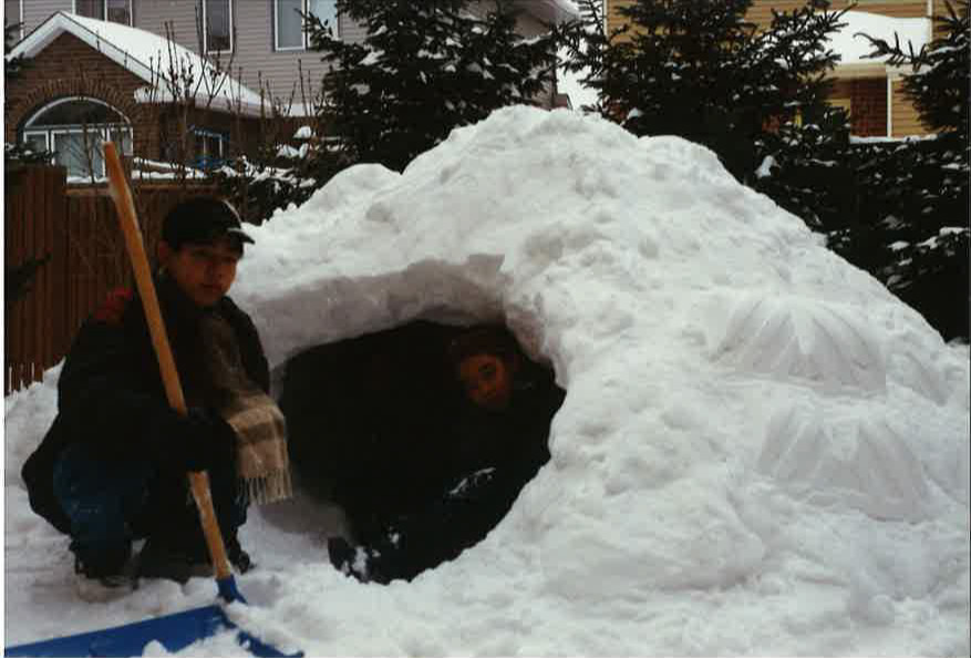 오타와뒷마당이글루사진.jpg