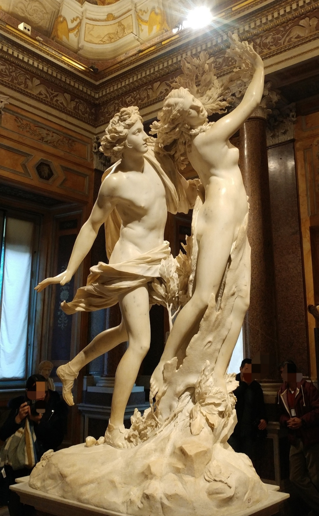 아폴론과 다프네 수정.jpg