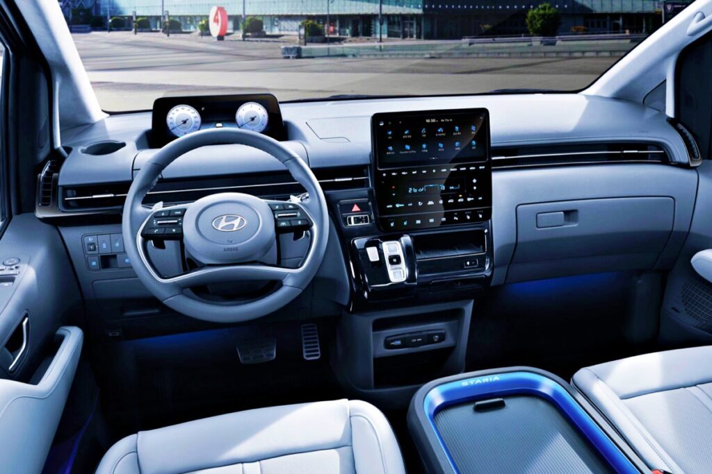 Hyundai-Staria-Lounge-Hybrid-Mobility-1024x683.jpg