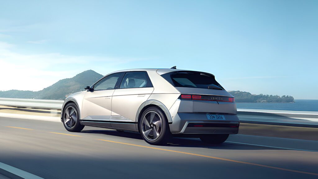 Hyundai-Ioniq-trio-electric-vehicles-increase-sales-US-3-1024x576.jpg