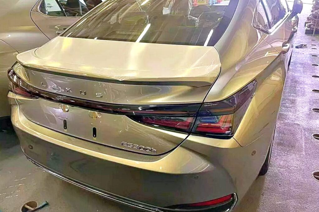 Lexus-New-ES-Leaked-Images-1024x683.jpg
