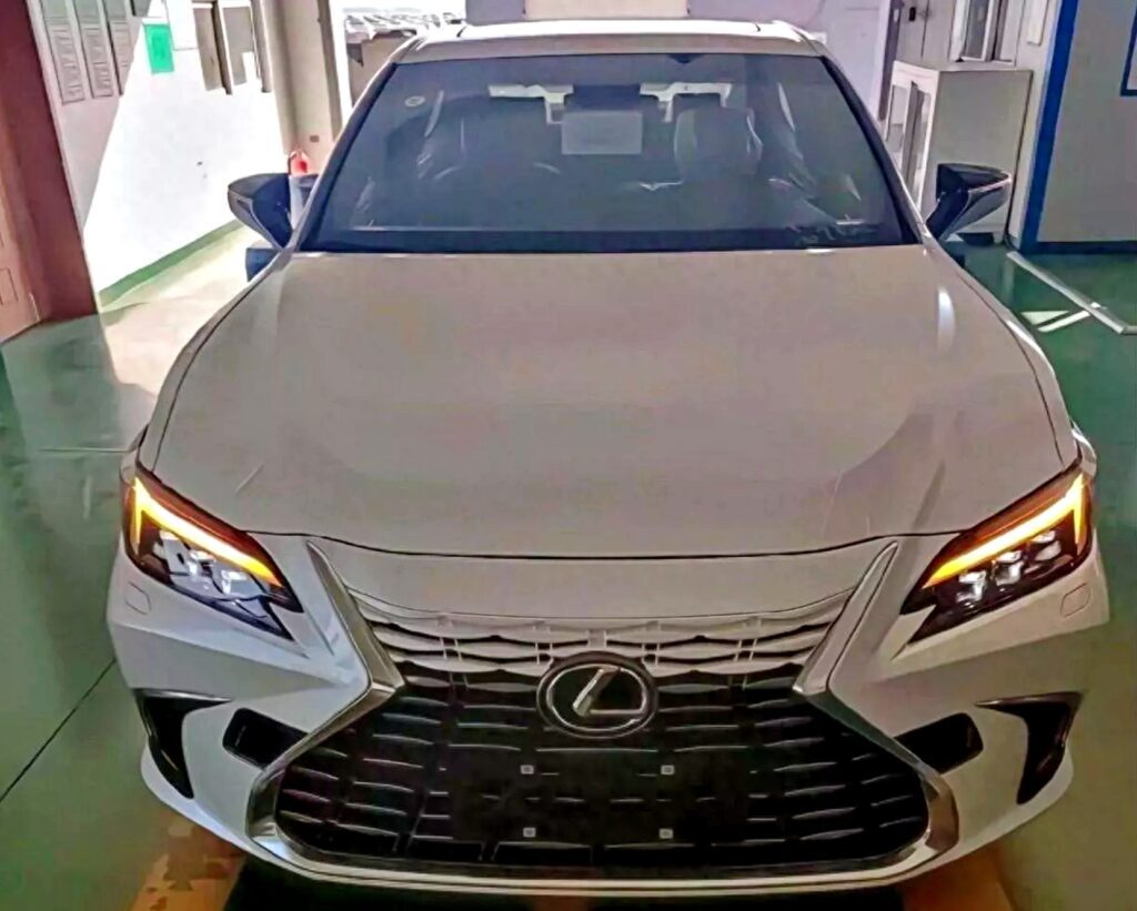 Lexus-New-ES-Leaked-Images-5_-1024x821.jpg