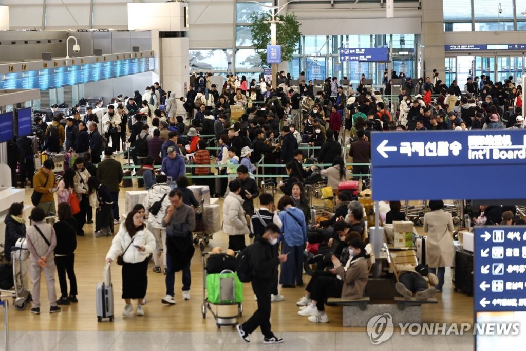 airport-chaos-during-holidays-2-1024x683.jpg