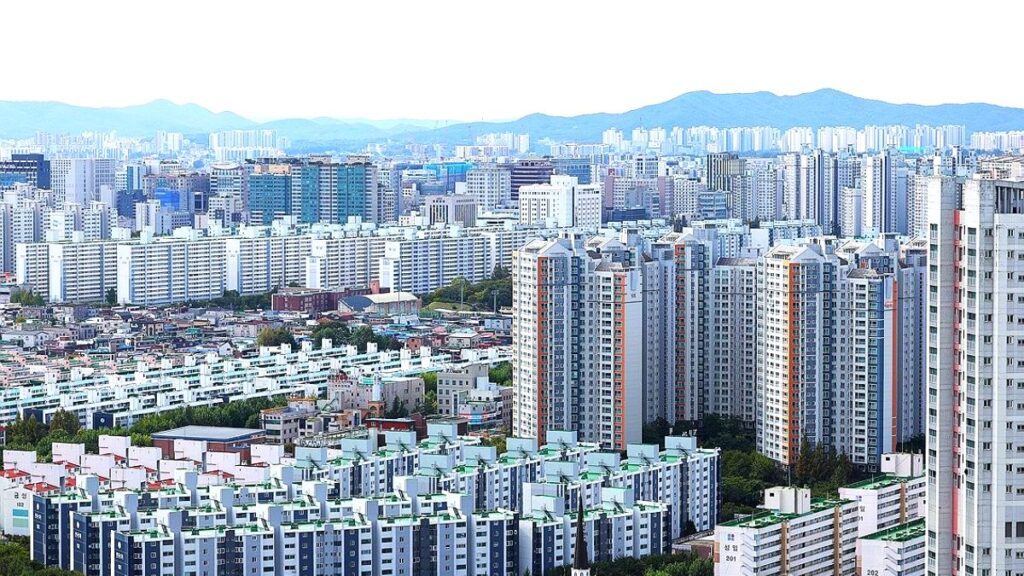 real-estate-market-shift-seoul-vs-local-1024x576.jpg