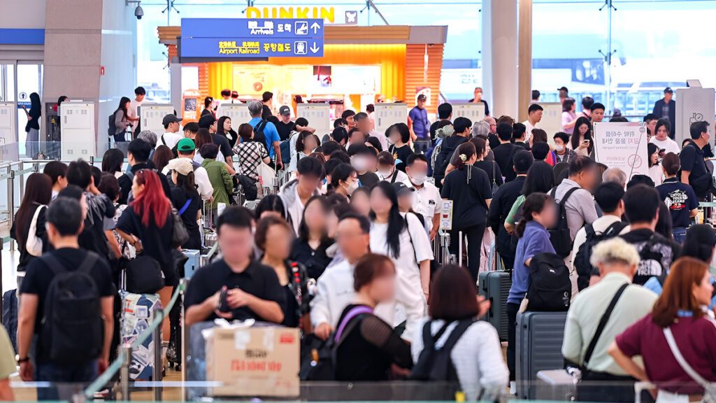 airport-chaos-during-holidays-1-1024x576.jpg