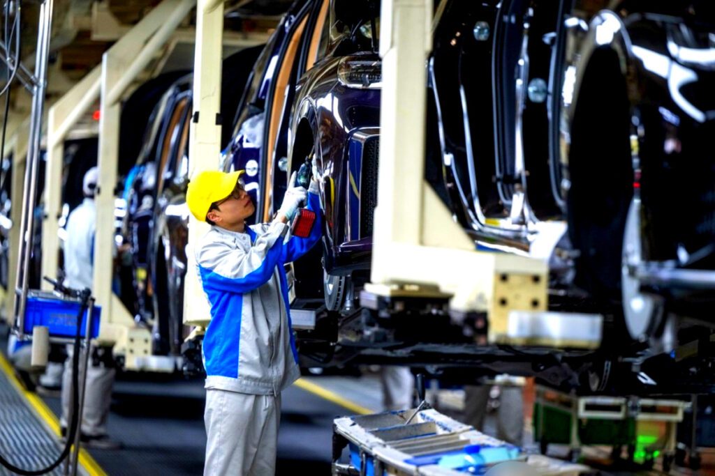 Koreas-car-production-declines-001-1024x683.jpg