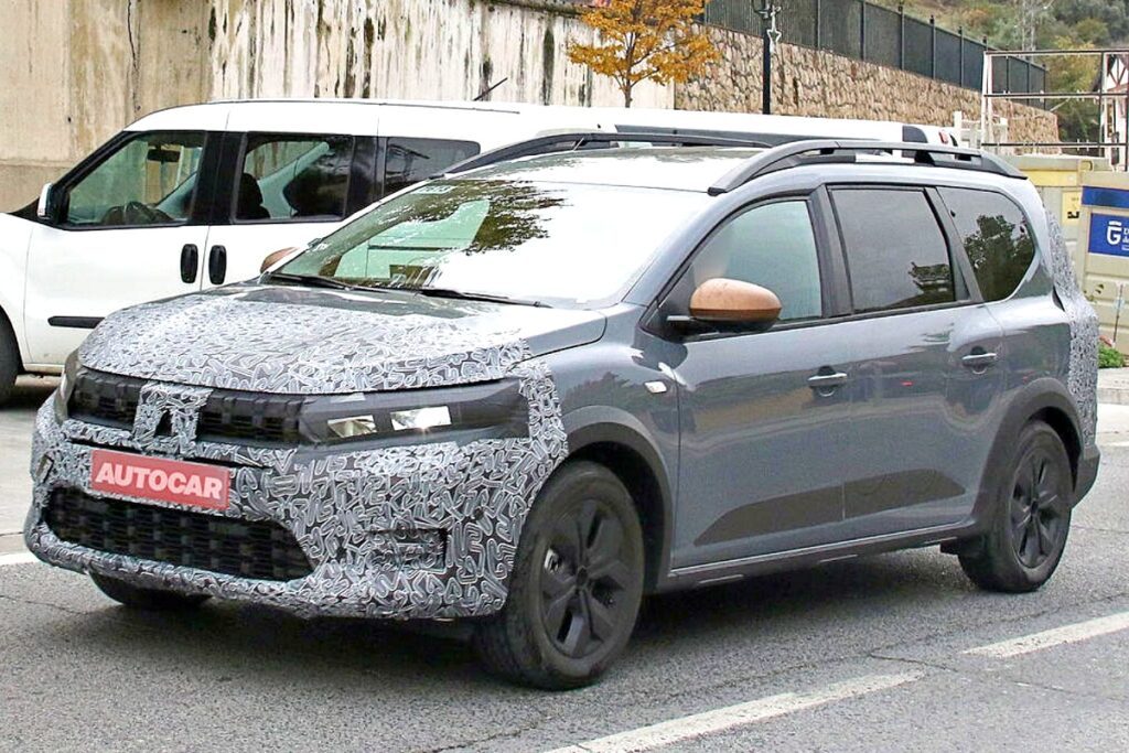 Dacia-Jogger-facelift-spy-shots-1024x683.jpg