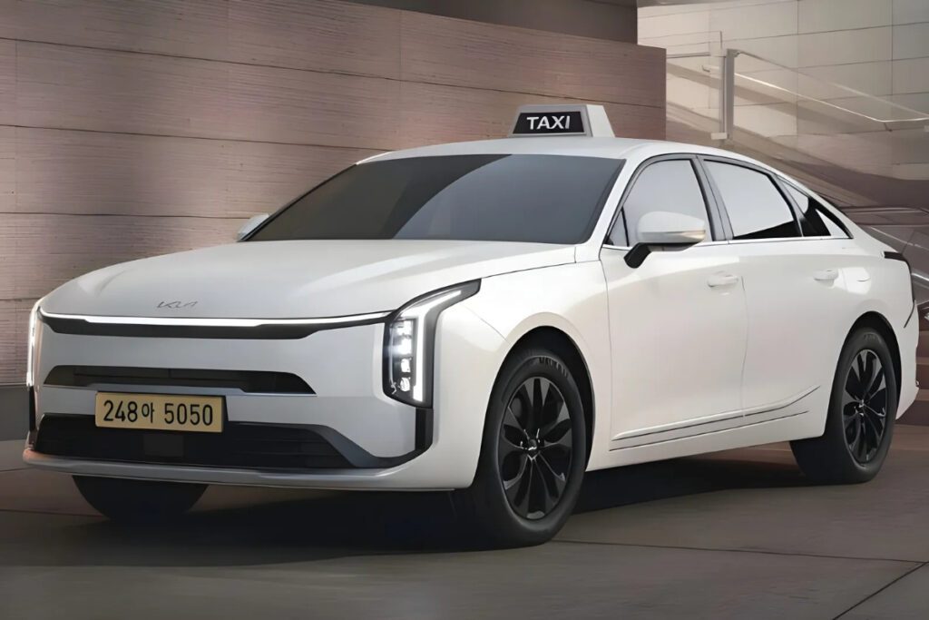 Kia-unveils-new-K8-taxi-1024x683.jpg