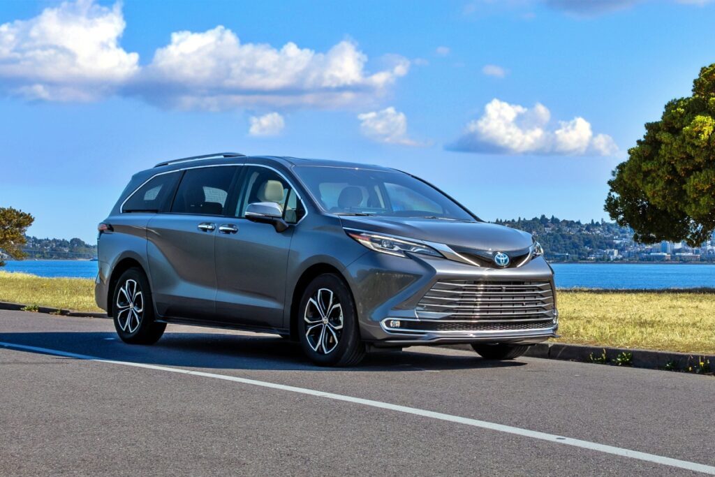 Toyota-Sienna-Platinum-1-1024x683.jpg