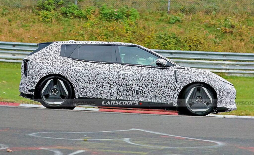 Kia-EV4-spy-shots-3_-1024x626.jpg