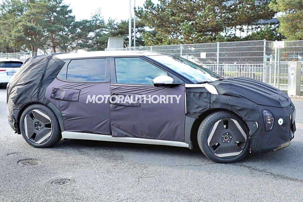 Kia-EV4-spy-shots-1024x683.jpg