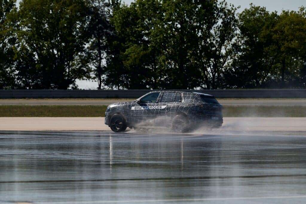 the-new-BMW-iX5-Hydrogen-prototype-4-1024x683.jpg