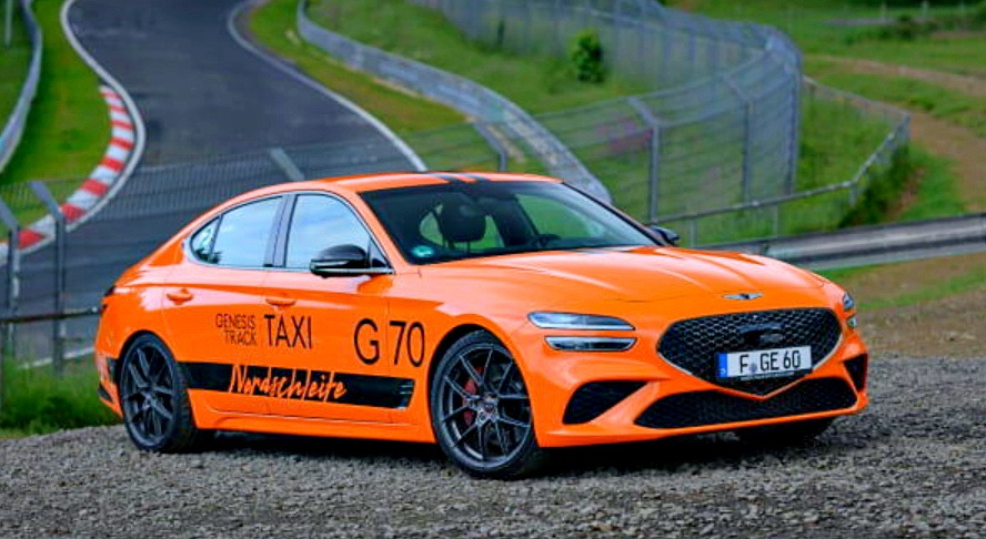 genesis-g70-magma-track-taxi-4_.jpg