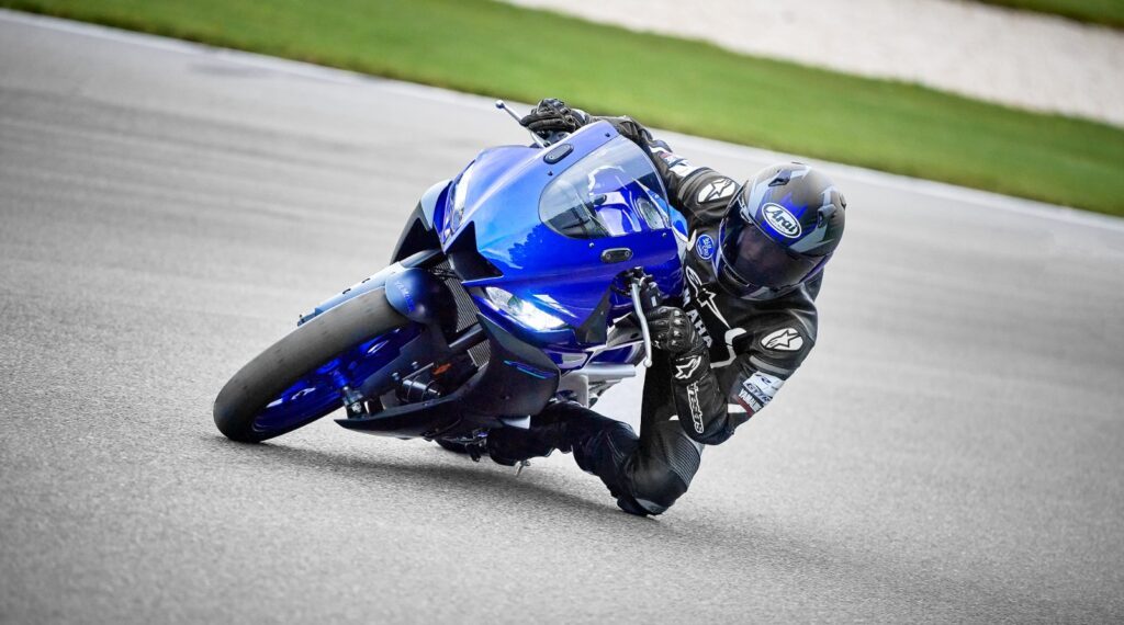 %EC%95%BC%EB%A7%88%ED%95%98-YZF-R3-1_-1024x570.jpg