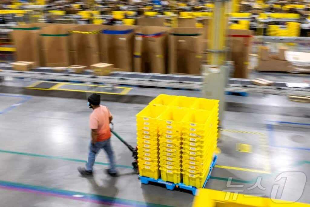 amazon-job-cuts-automation-strategy-3-1024x683.jpg