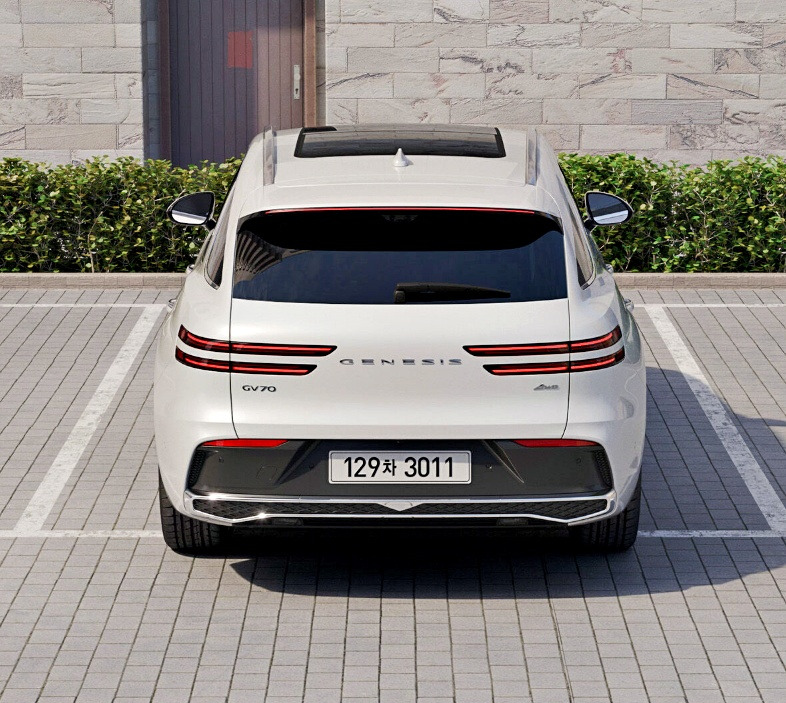 Genesis-GV70-3_.jpg