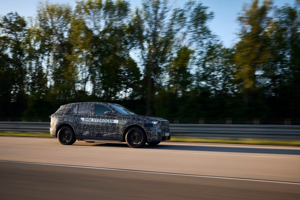 BMW-iX5-Hydrogen-prototypes-2-1024x683.jpg
