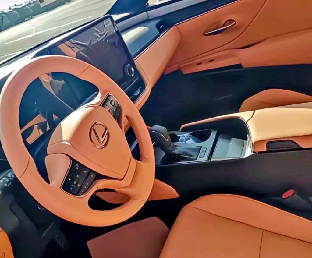 Lexus-New-ES-Leaked-Images-1_-1024x847.jpg