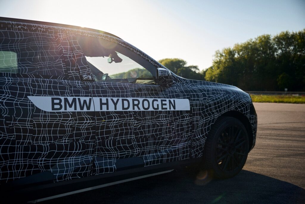 BMW-iX5-Hydrogen-2-1024x683.jpg
