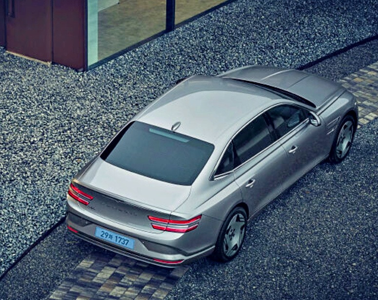 Genesis-G80-electrified-1_.jpg