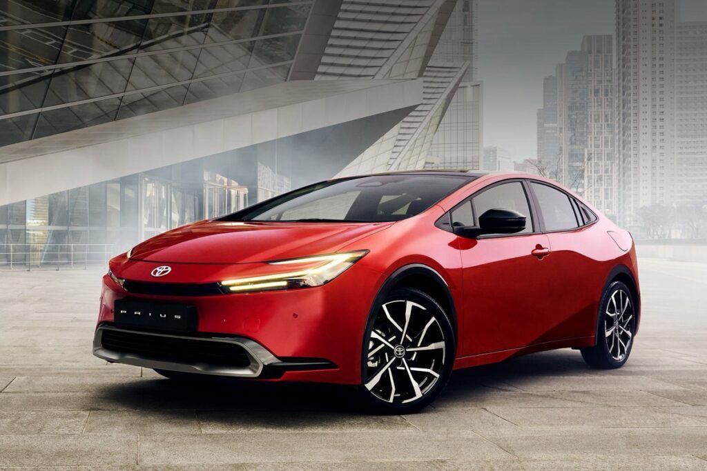models-prius-phev-kv-1024x683.jpg