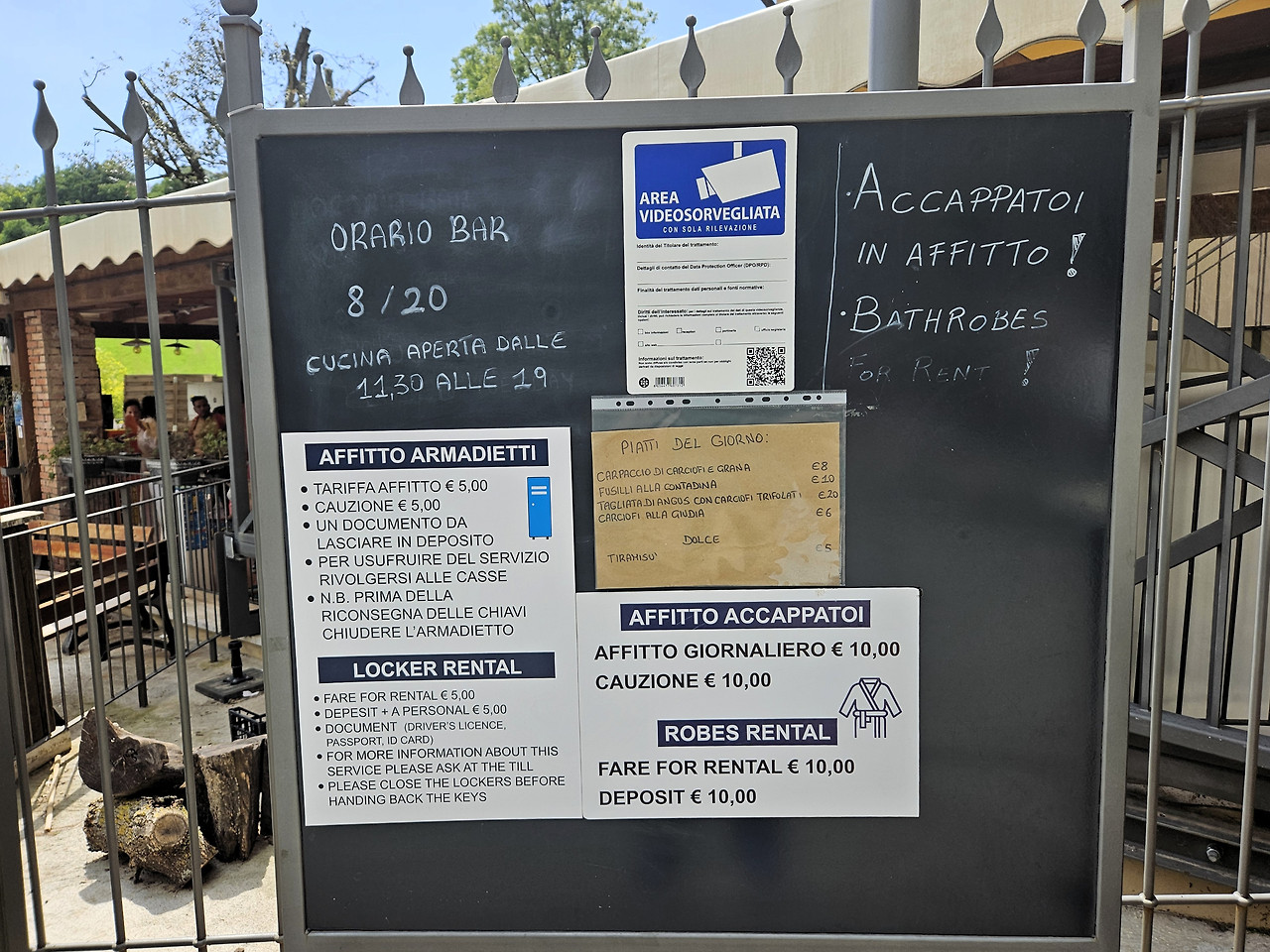 사트루니아 온천 11 (탈의실 및 샤워실 안내판).jpg