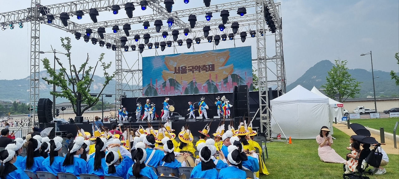 언남초등학교 전통예술단의 메인무대 (사진 최문섭).jpg