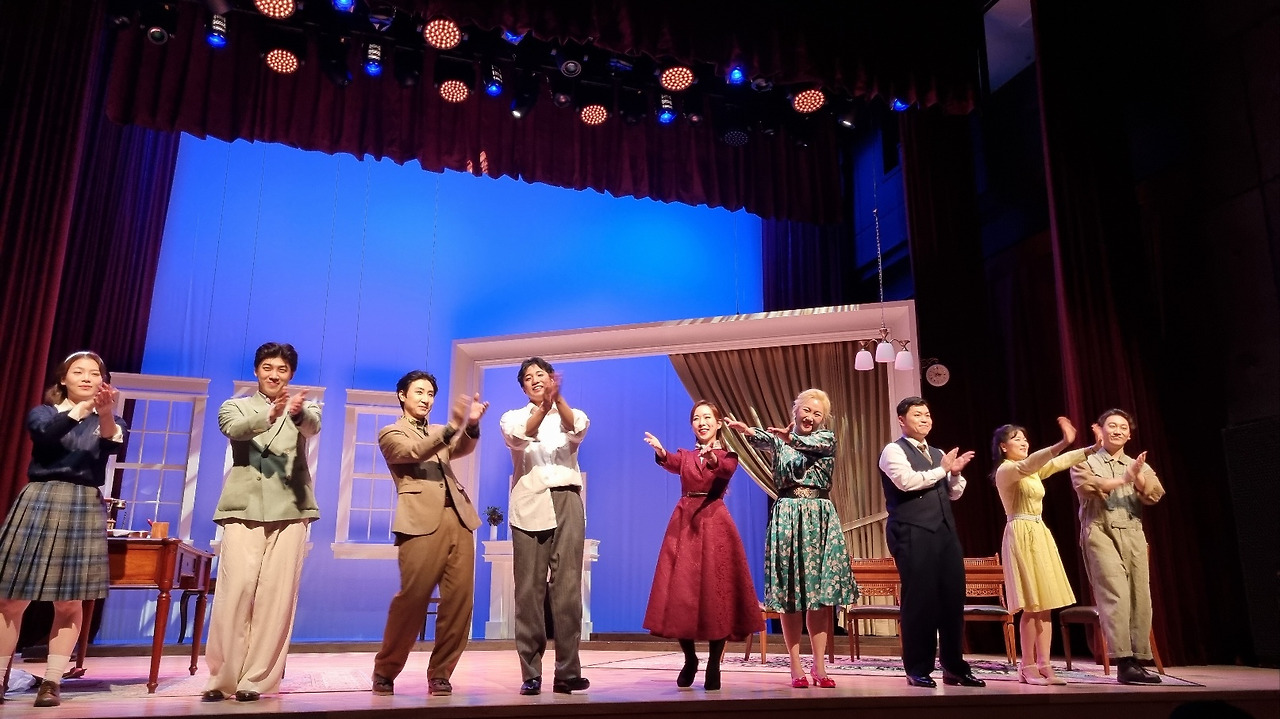 각자의 캐릭터를 실감나게 연기한 9명의 배우들.jpg