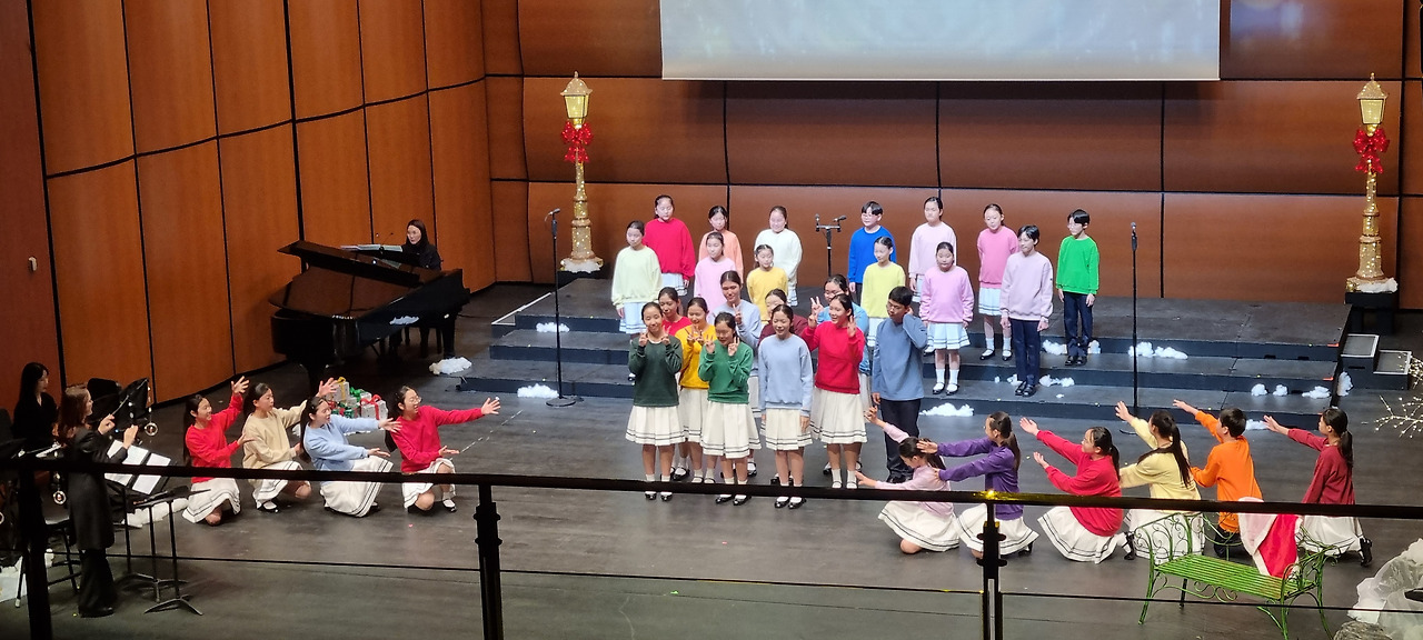 메리크리스마스 합창음악극 커튼콜 (사진 최문섭).jpg