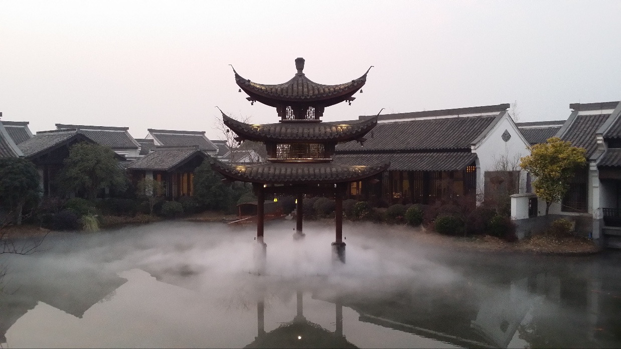 항주 반얀트리 연못.jpg