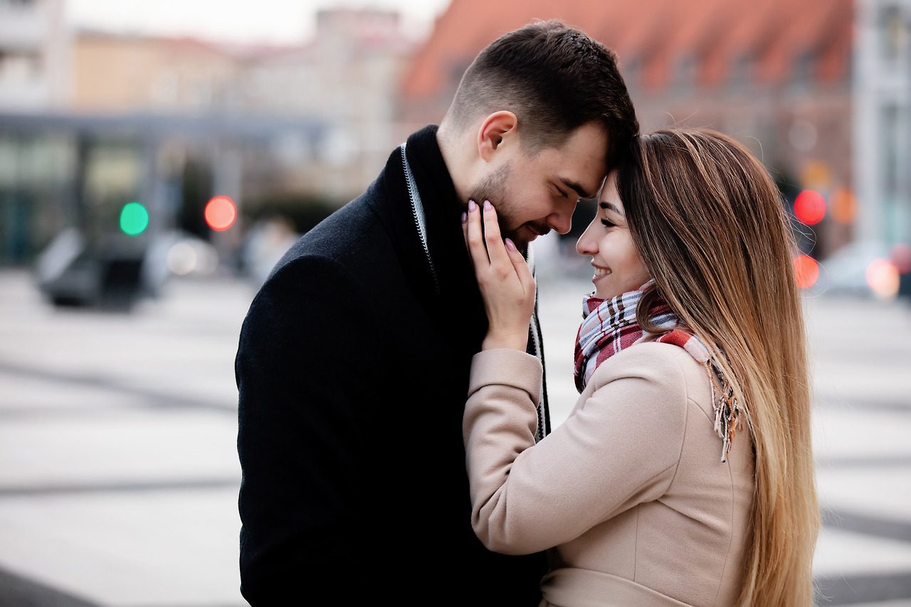 young-couple-hugging-on-the-street-in-wroclaw-2023-11-27-05-14-00-utc.jpg