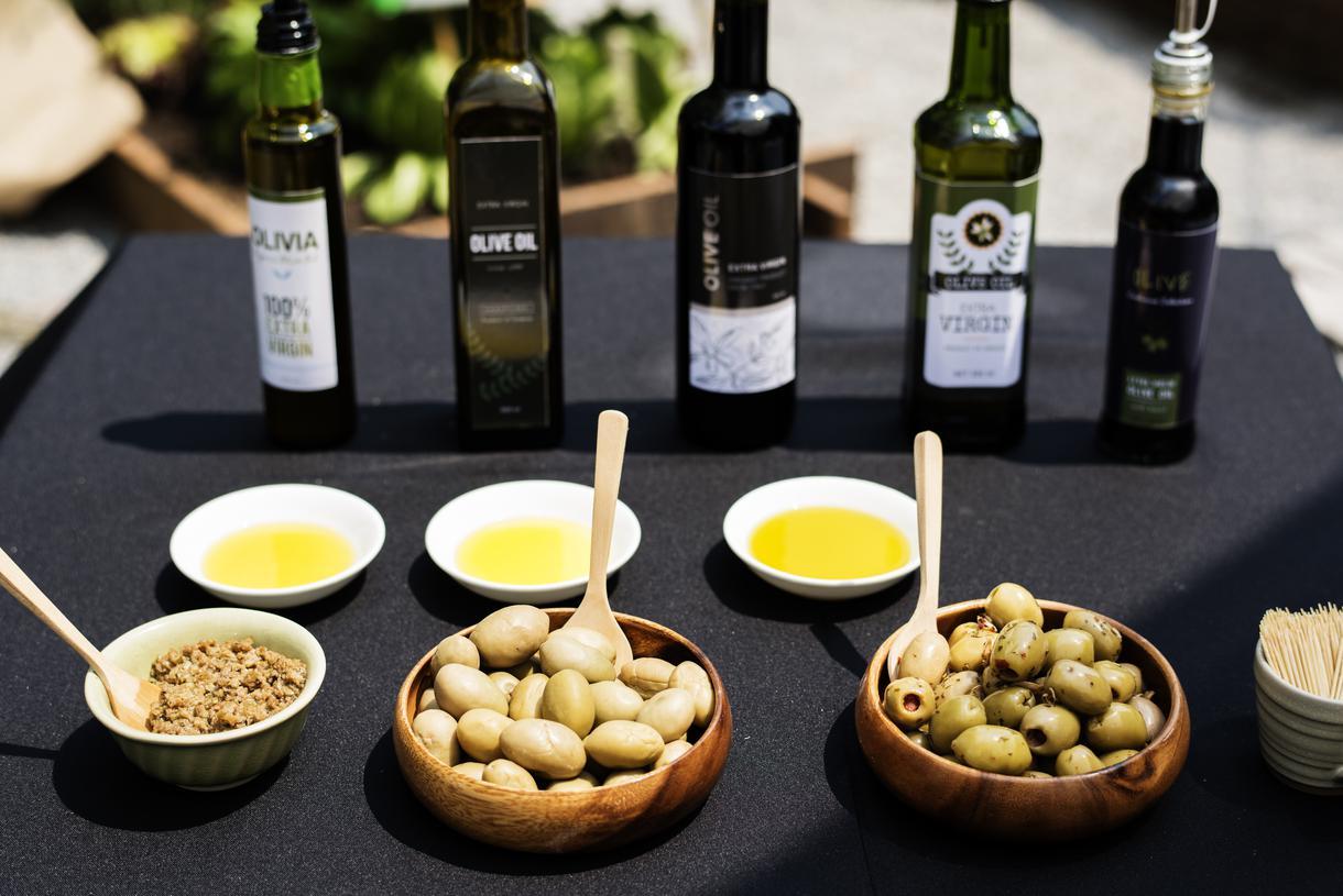 olive_oil_tasting__7360x4912____v1220x__.jpg