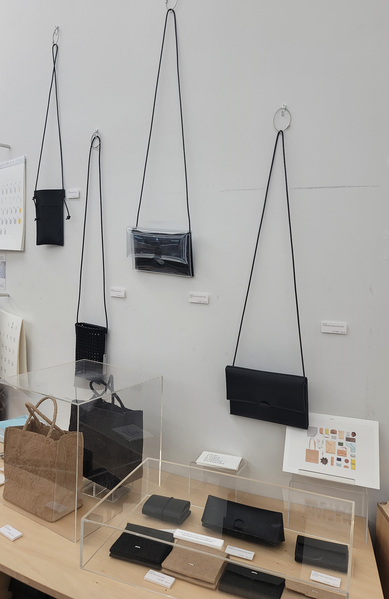 뮤지엄숍 가방들.jpg