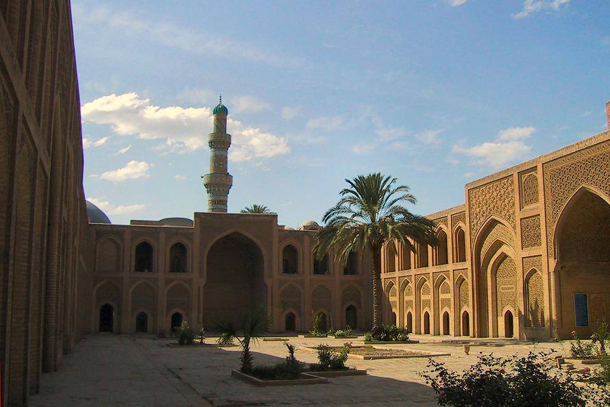 무스탄씨리야 대학 역사 박물관.jpg