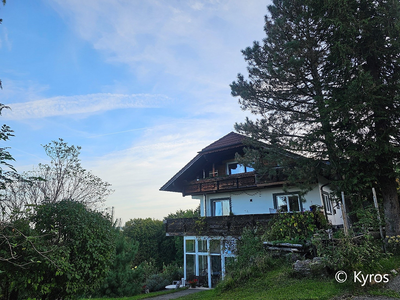 ▲  초원 위의 별장 같은 슈너아우시쉬트 호텔  © Kyros.jpg