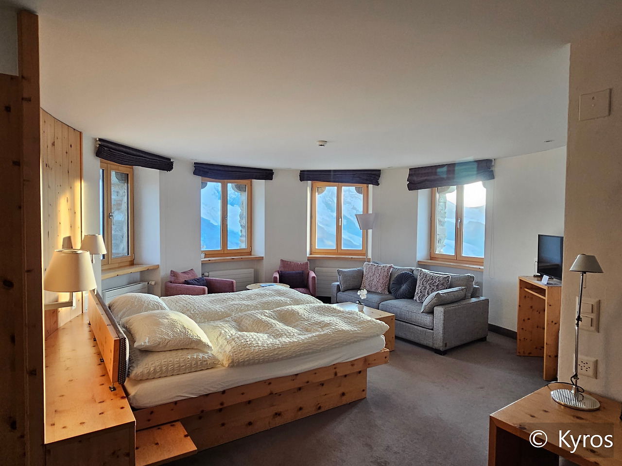 20231010_182641_Kulum Hotel, Swiss.jpg