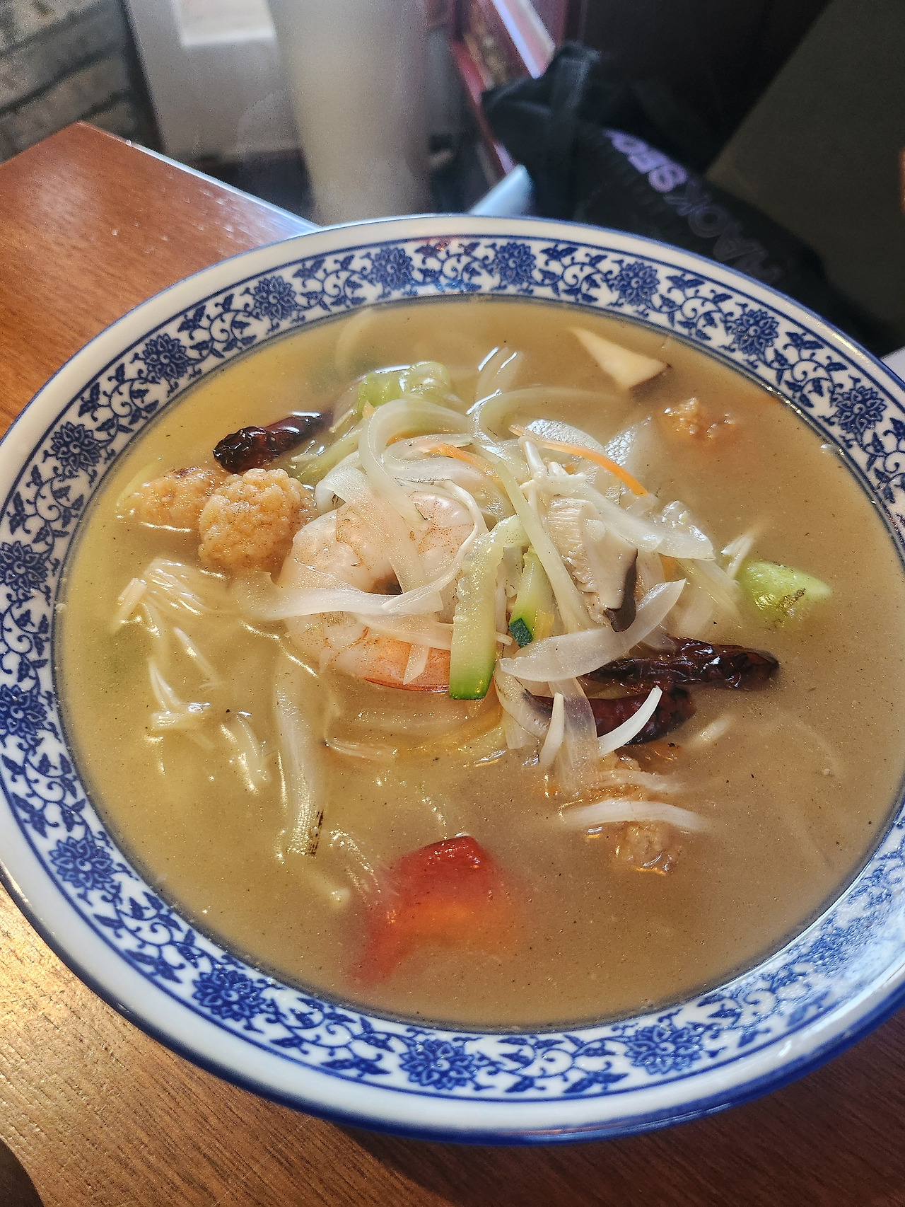 도량 새우완탕면.jpg