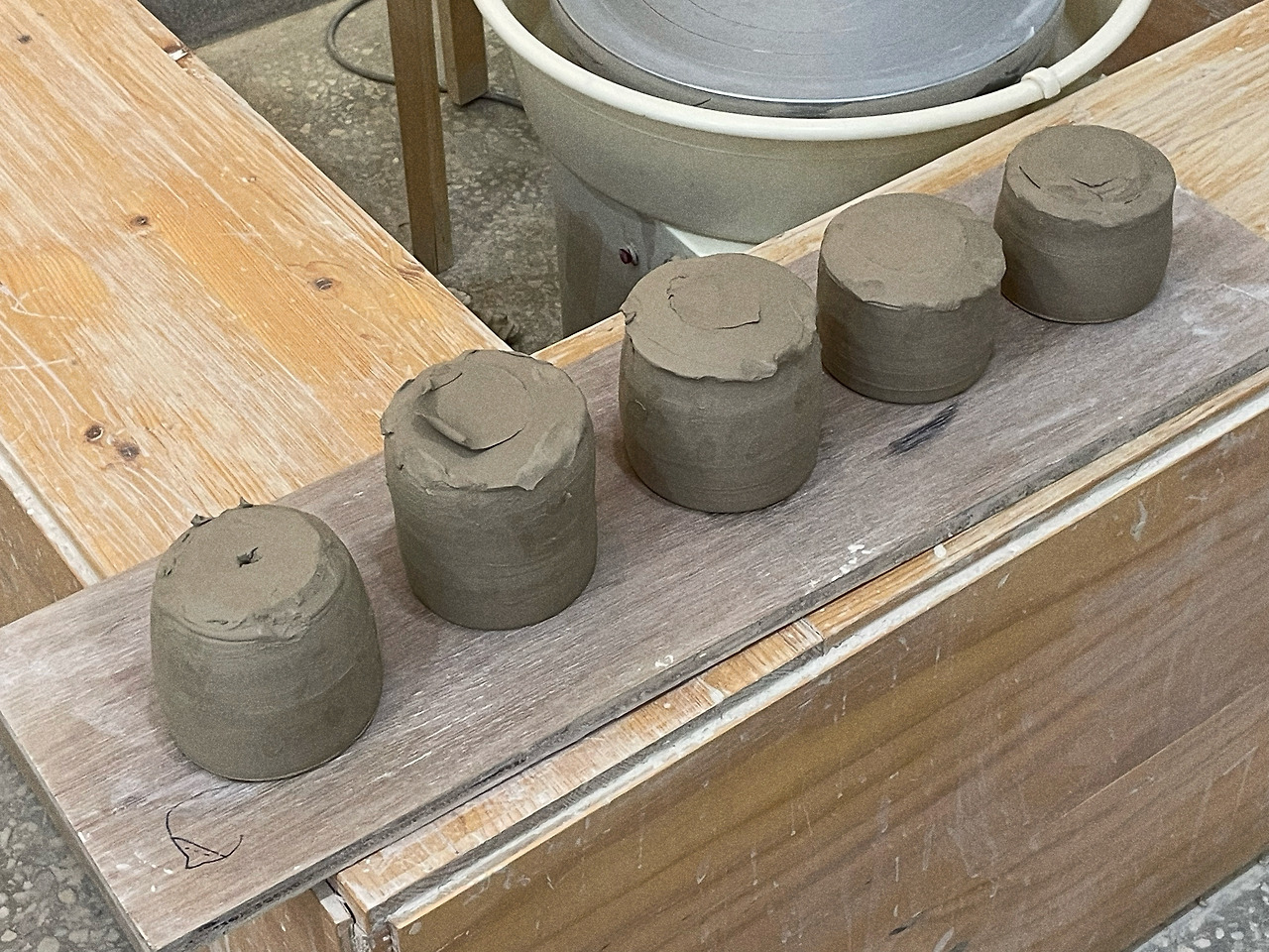 덜 마른 기물들.jpg