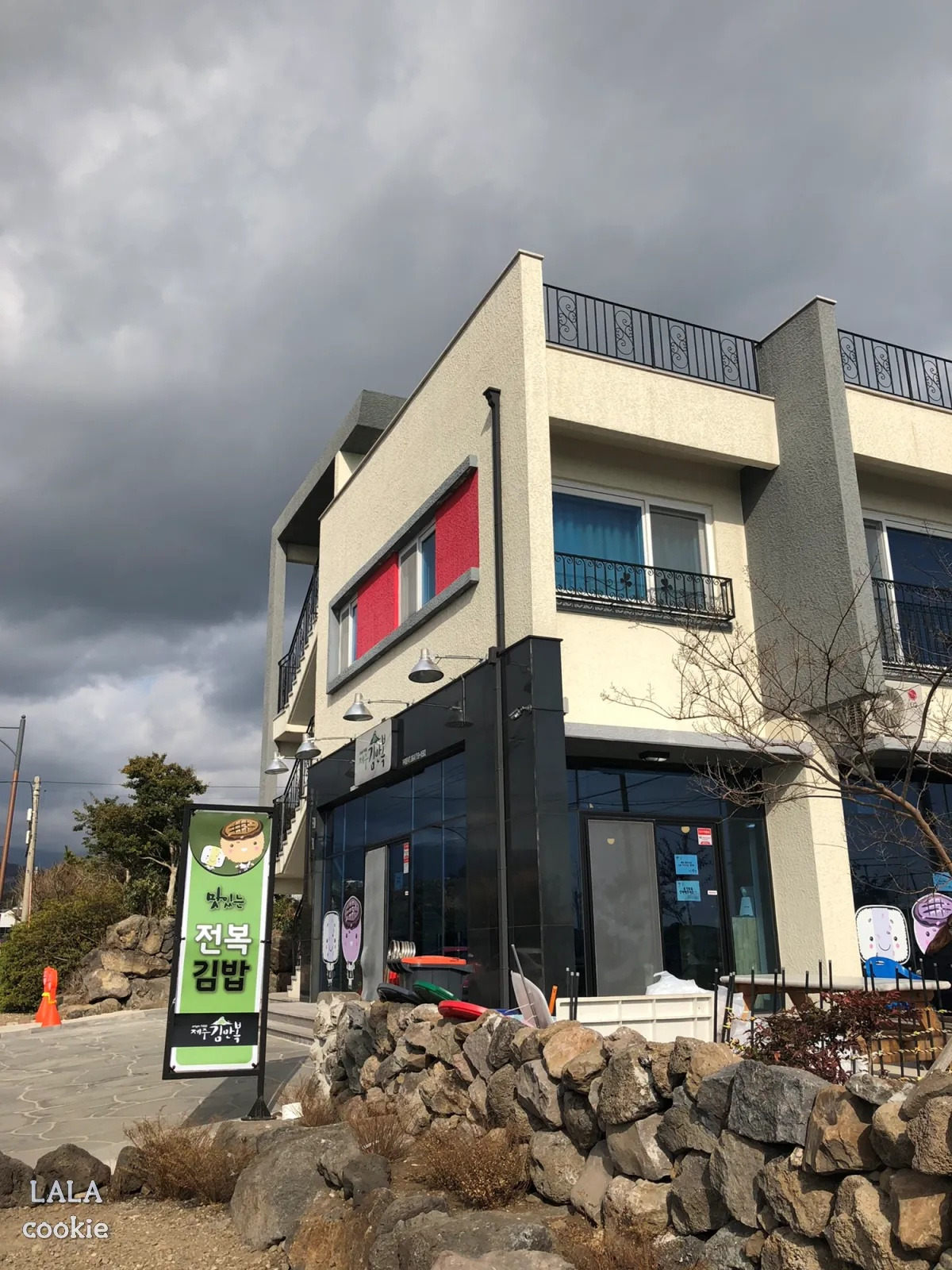 제주도-남쪽-전복김밥-맛집-제주김만복-외관.jpg