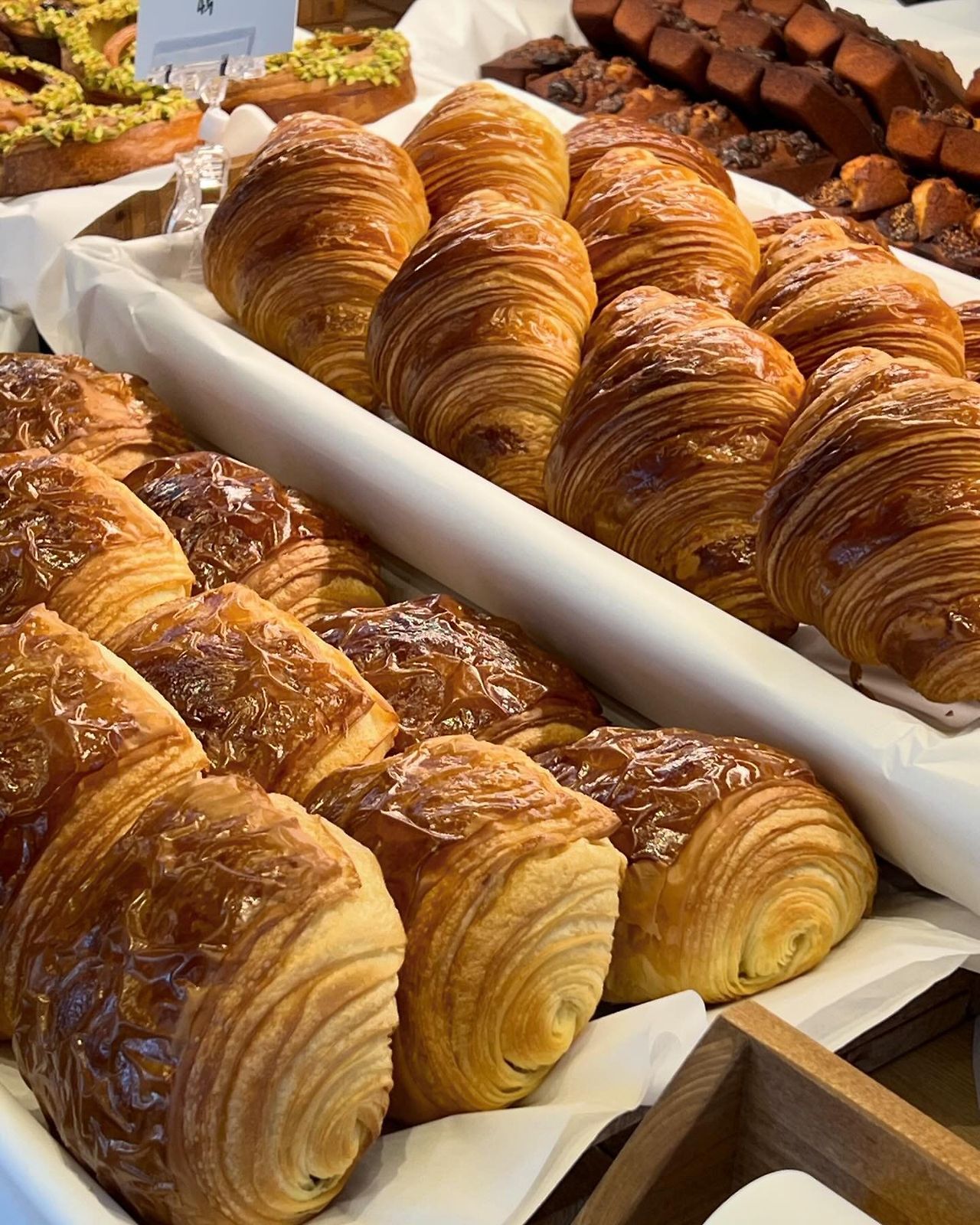 스몰럭셔리 디저트_플링크 크루아상3_페이스북.jpg