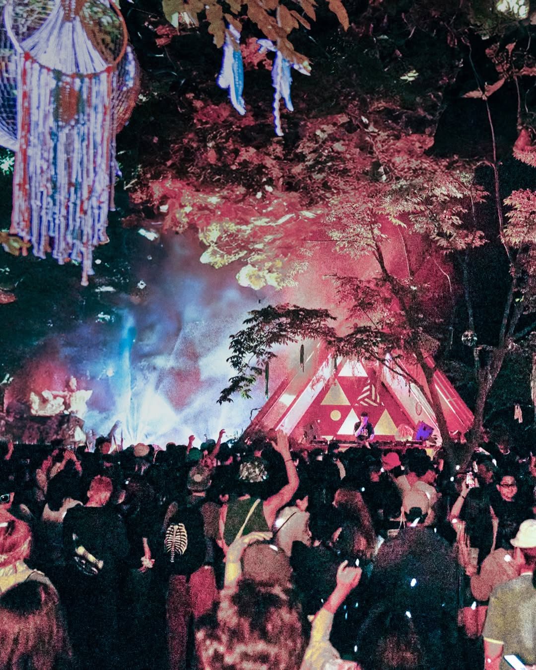 The new lineup will be revealed tomorrow - Stay tuned!새로운 라인업이 내일 공개되니 기대해 주세요!  Ticket. Link in bio..jpg