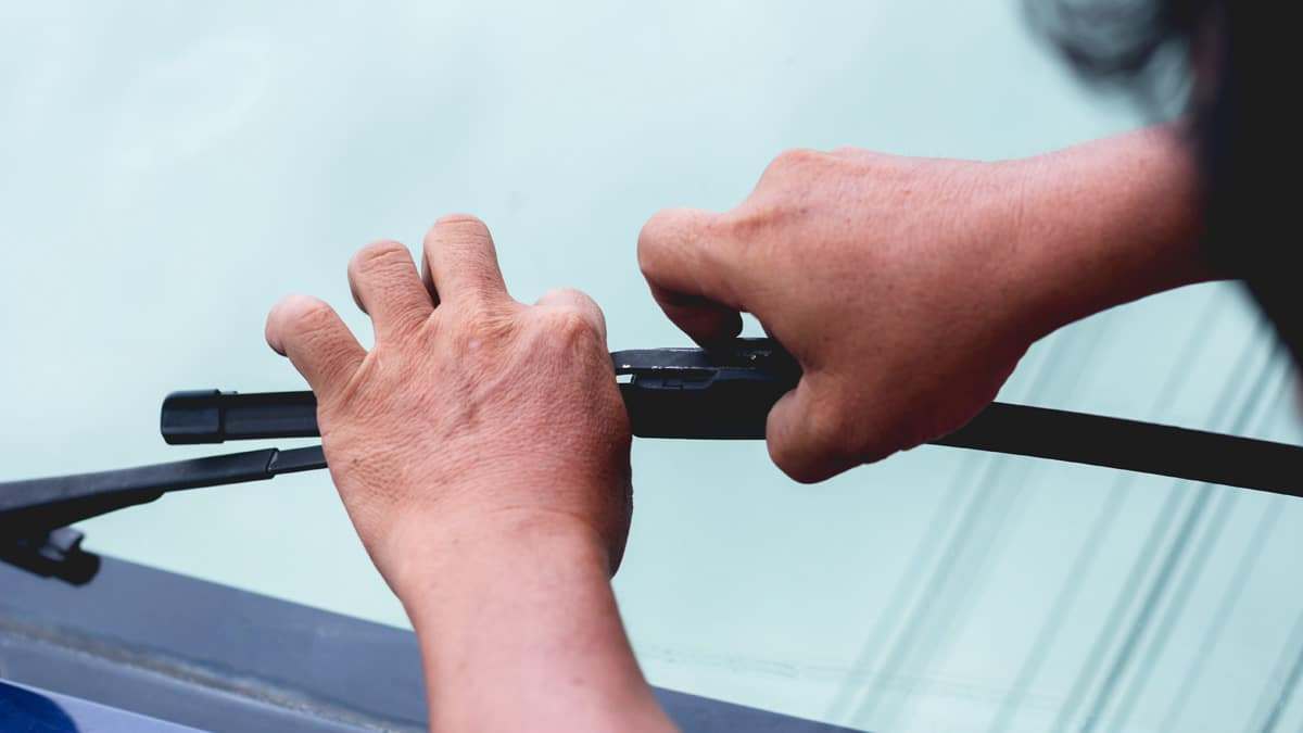 How-to-Fix-Noisy-Car-Wiper-Blades-1.jpg