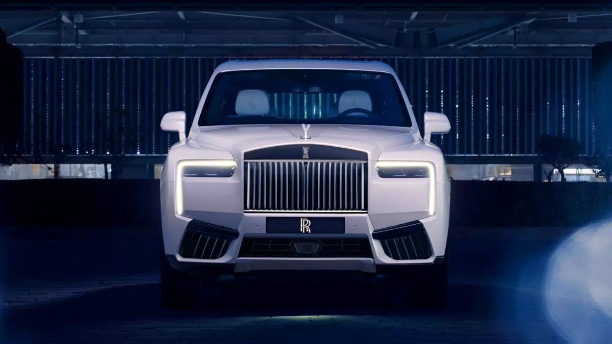 Rolls-Royce-Cullinan-Cosmos-unveiled-for-the-first-time-3.jpg