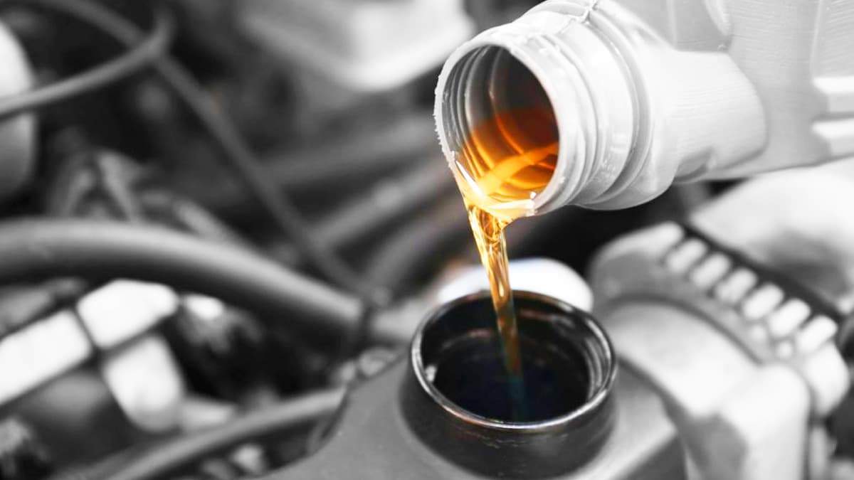 new-car-first-engine-oil-change-interval-myth-3.jpg