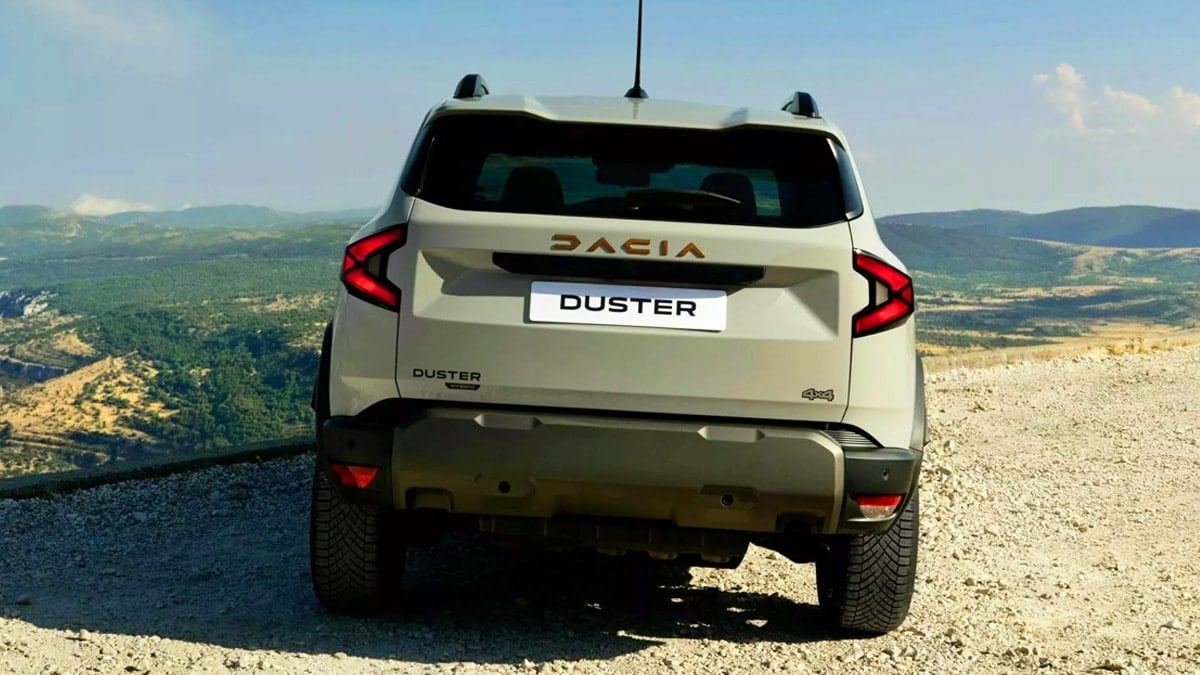 Dacia-Unveils-New-Duster-Hybrid-Model-1.jpg