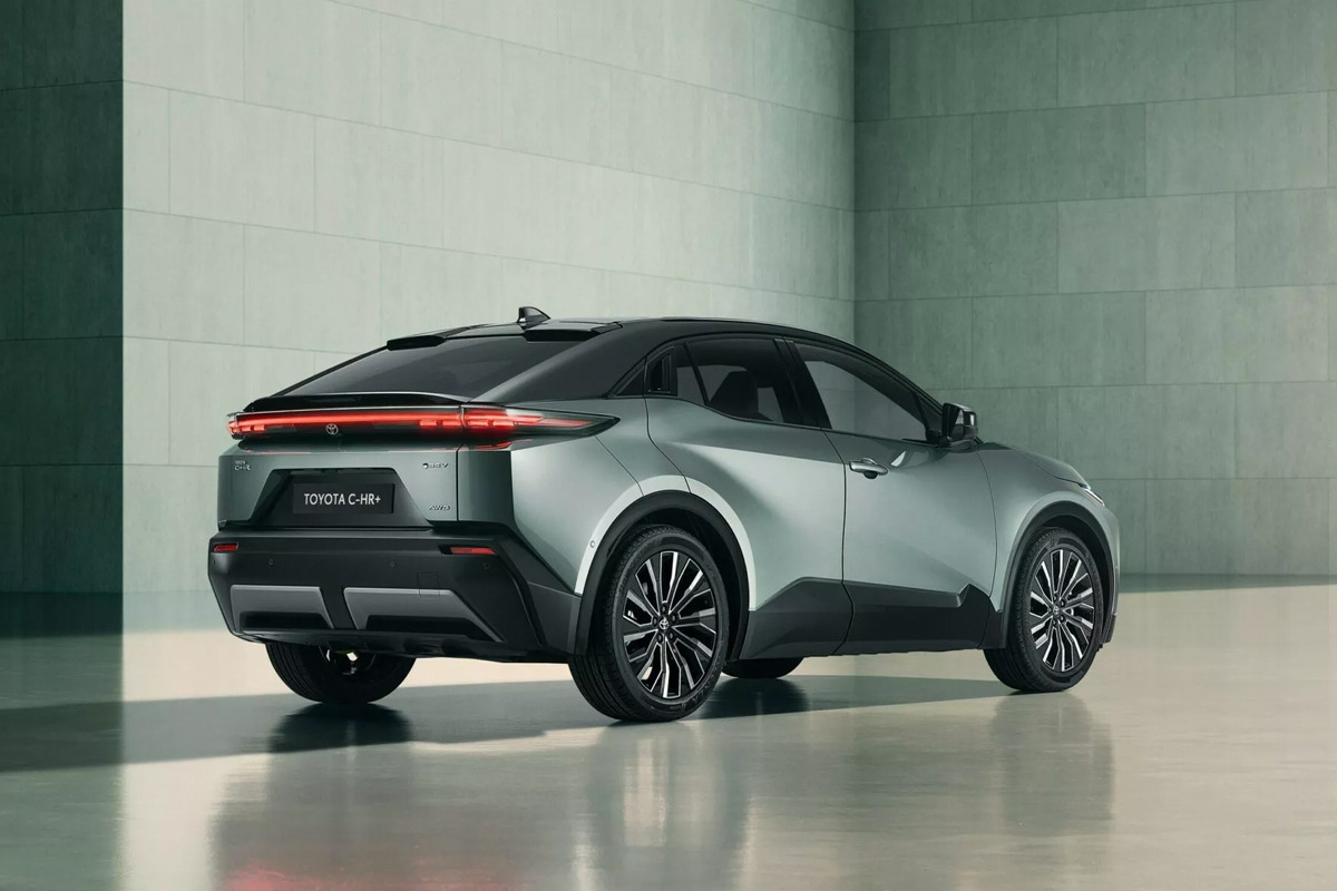 Toyota-C-HR-Unveiled-6.jpg