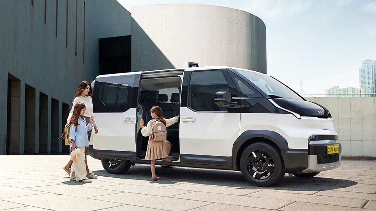 kia-pv5-taxi-all-in-one-display-2-sds-solution-1.jpg