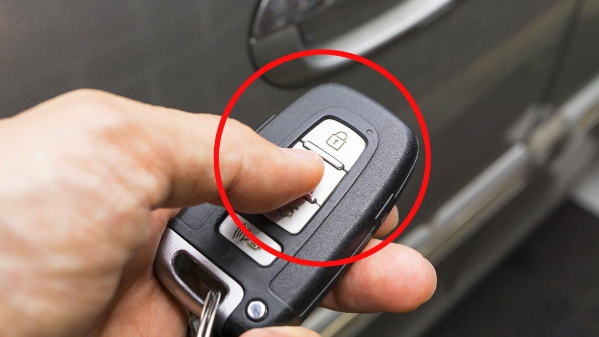 Solution-for-a-discharged-car-smart-key-4.jpg