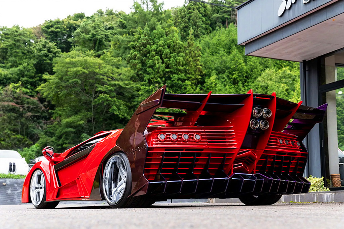 The Beast based on Lamborghini Diablo 1.jpg