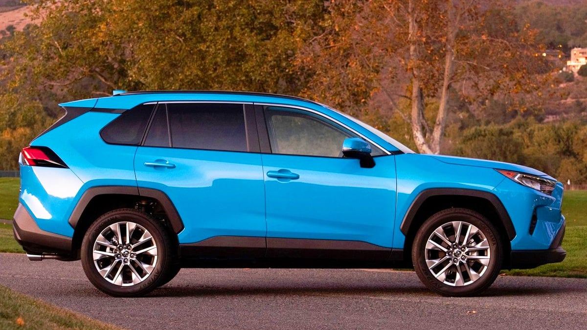 toyota-rav4-hybrid-owner-review-rating-fuel-economy-4.jpg